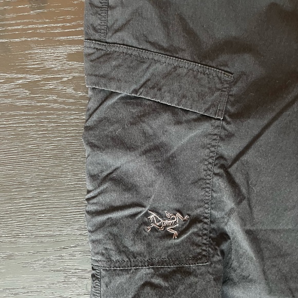 Arc’teryx woman’s hiking cargo pants - Picture 6 of 8